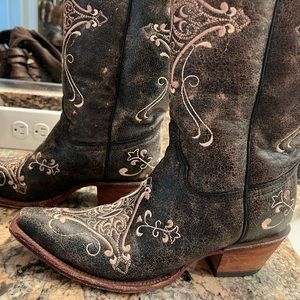 Amazing cowboy boots